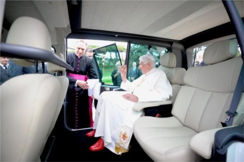 Papież jeździ na prąd