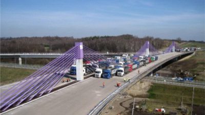 60 ciężarówek sprawdziło most w Mszanie [Zobacz zdjęcia]
