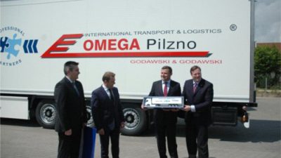 Omega Pilzno otrzymała od Pozkrone naczepę nr 30.000 (ZDJĘCIA)
