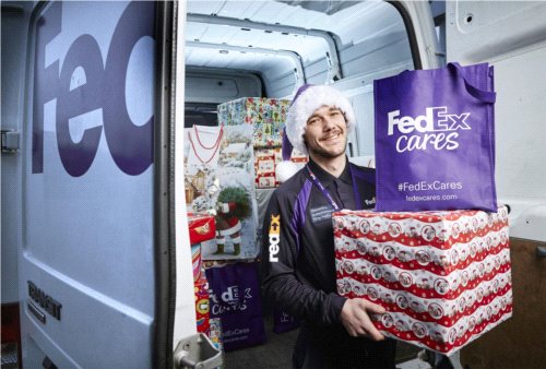 FedEx pomaga Świętemu Mikołajowi dostarczyć dzieciom prezenty