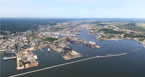 Port Gdynia wychodzi w morze