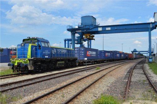 920 platform kolejowych dla PKP Cargo