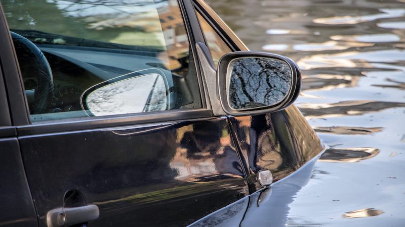 Samochody po powodziach – jak uniknąć problemów?