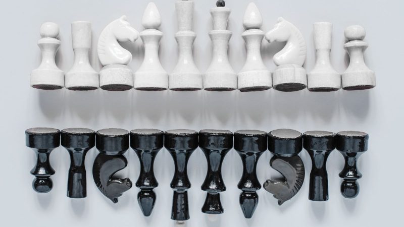 Pomiędzy strategią a poszukiwaniem okazji inwestycyjnych