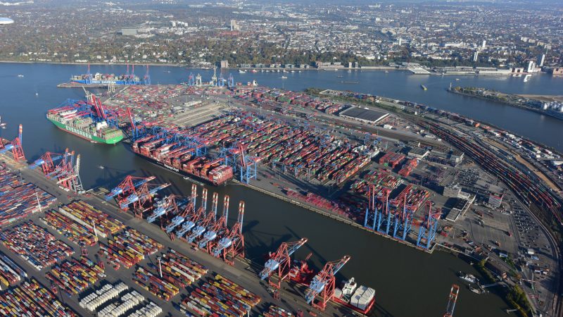 Port w Hamburgu zwiększa udział w rynku przeładunku kontenerów