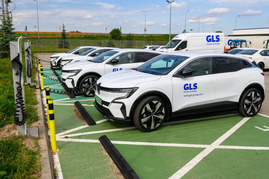 GLS wzmacnia flotę samochodów służbowych o elektryki
