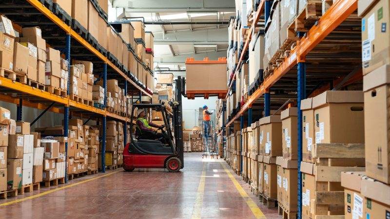 Stabilny popyt na pracowników w sektorze logistyki i transportu