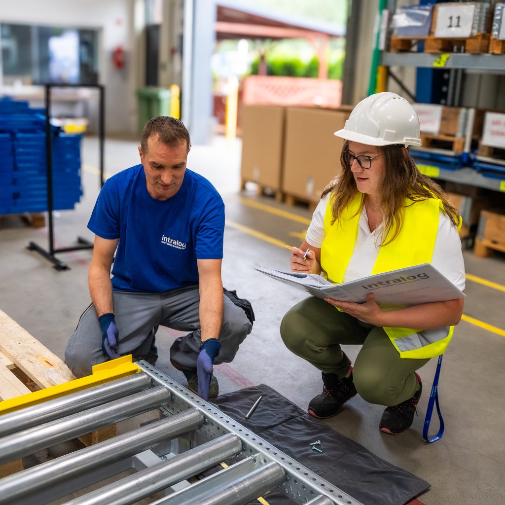 Przenośniki rolkowe – jak ta forma transportu ułatwia zarządzanie ładunkami?