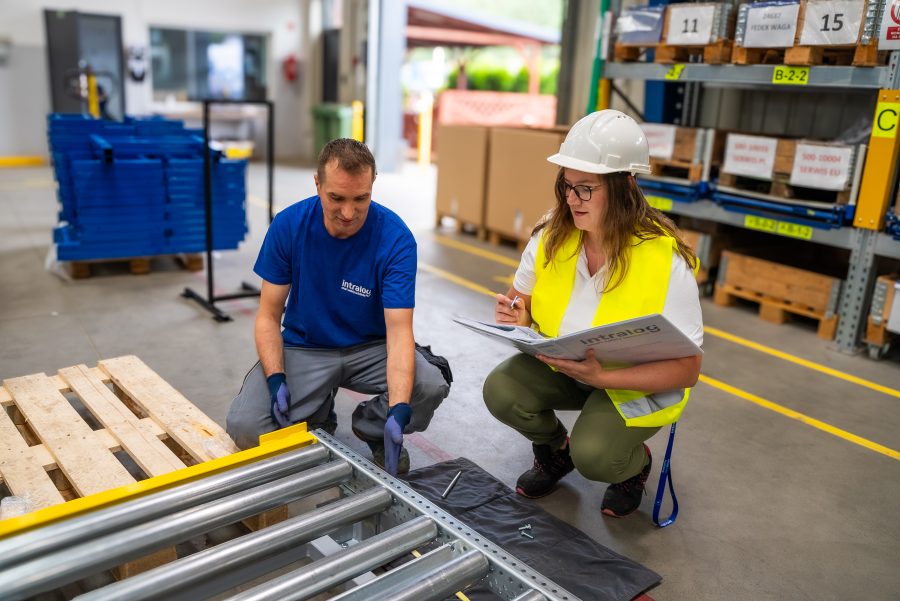 Przenośniki rolkowe – jak ta forma transportu ułatwia zarządzanie ładunkami?