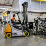 Czołowy wózek widłowy STILL w magazynie Lamborghini