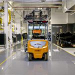 Czołowy wózek widłowy STILL w magazynie Lamborghini